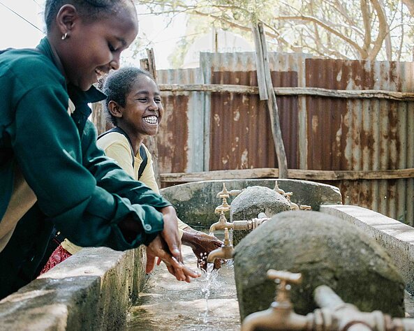 Verändern mit Freude: Wie Viva con Agua Unterstützung leistet, die ankommt
