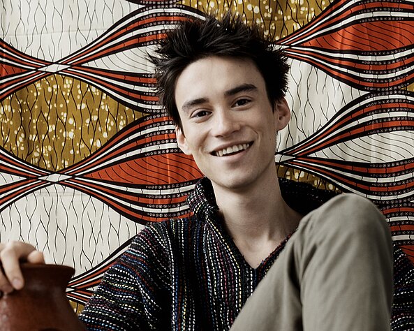 Jacob Collier befreit im Docks sein inneres Wunderkind